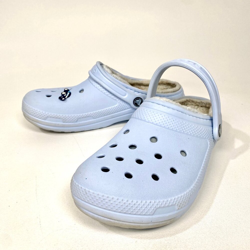 Light Blue Crocs Lined Clog | Men's Size 7 / Women's Size 9 with Car Charm - Picture 4 of 8